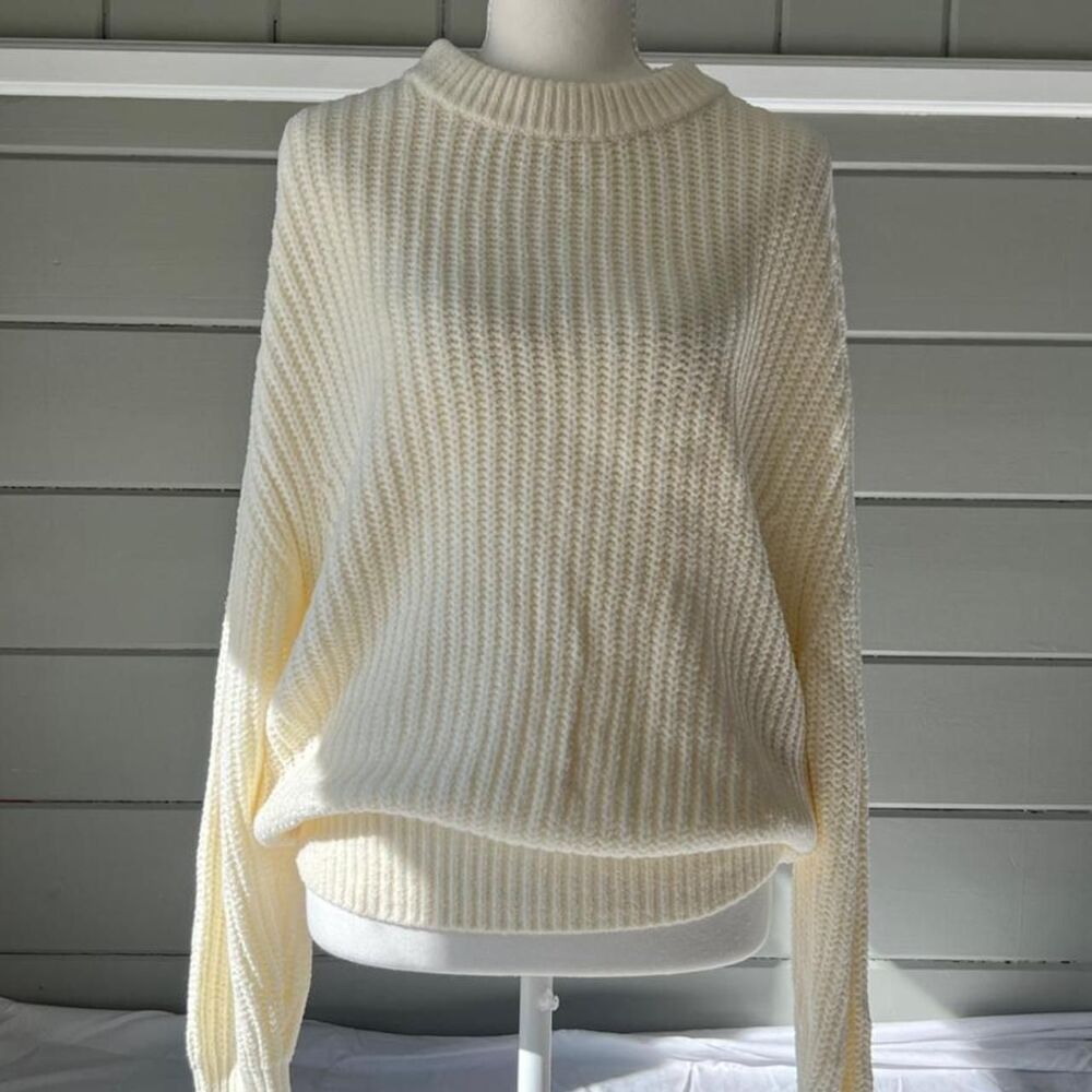 Aritzia Women's Cream and White Jumper